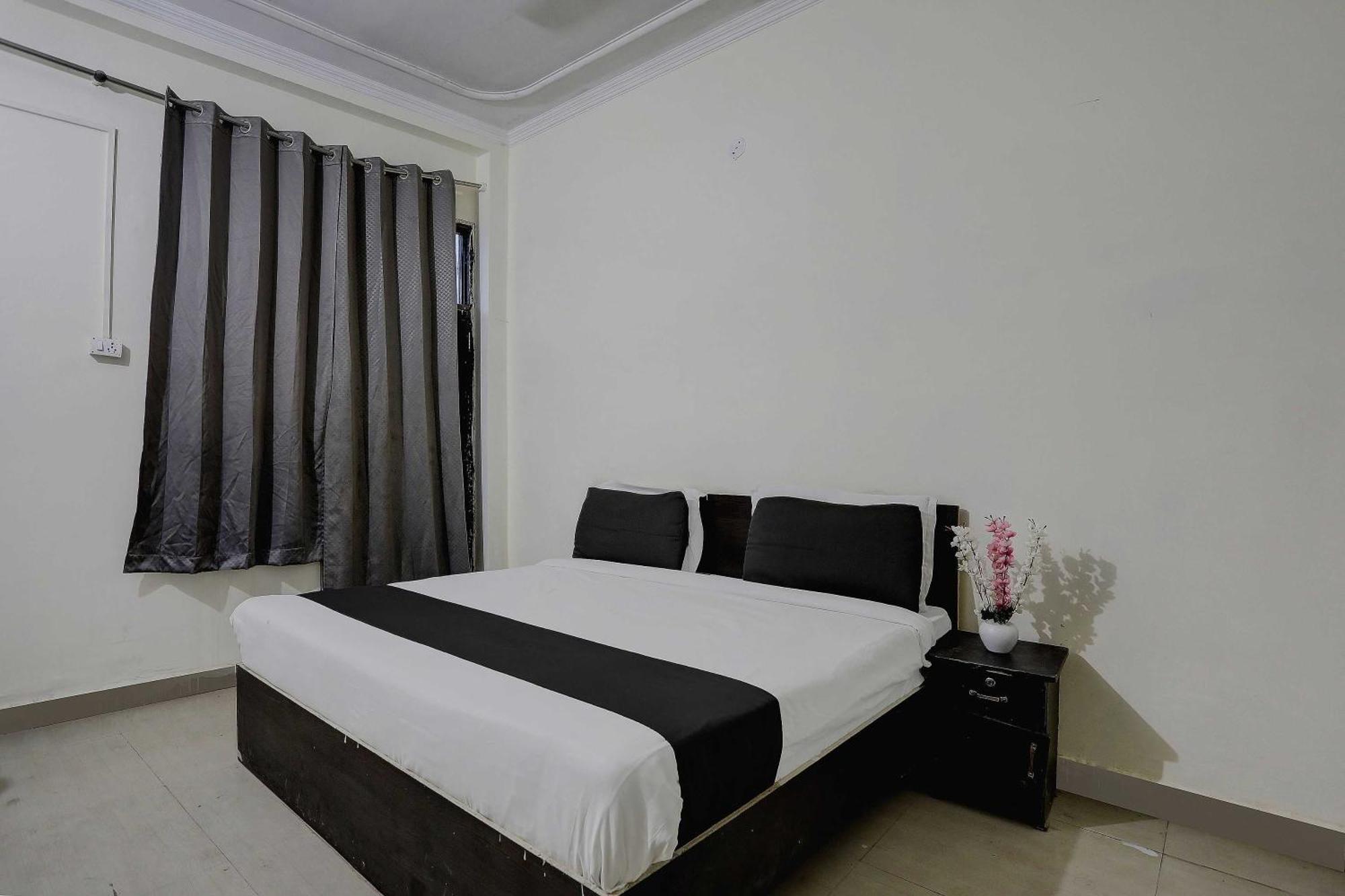Hotel O Thirty Inns Noida Bagian luar foto