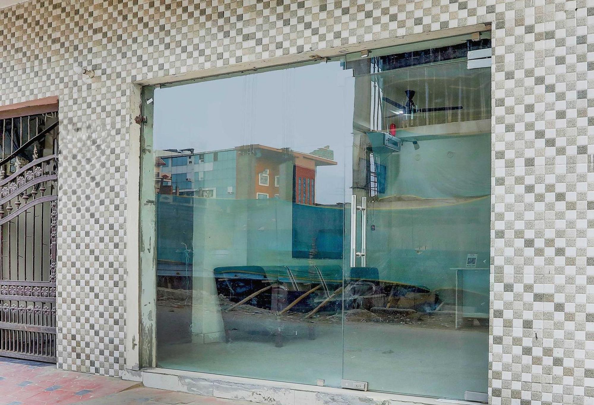 Hotel O Thirty Inns Noida Bagian luar foto