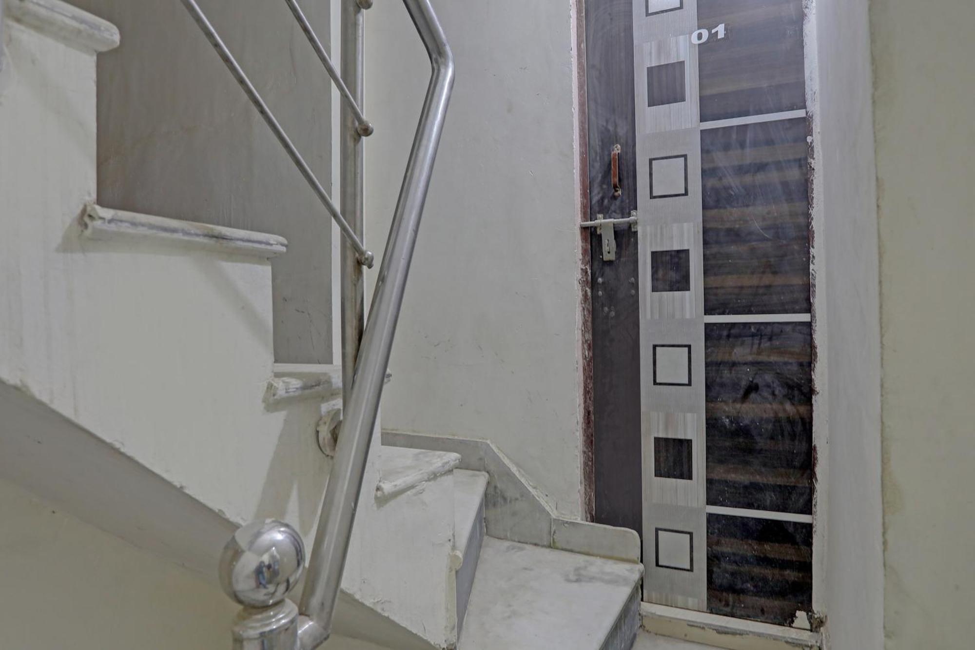 Hotel O Thirty Inns Noida Bagian luar foto